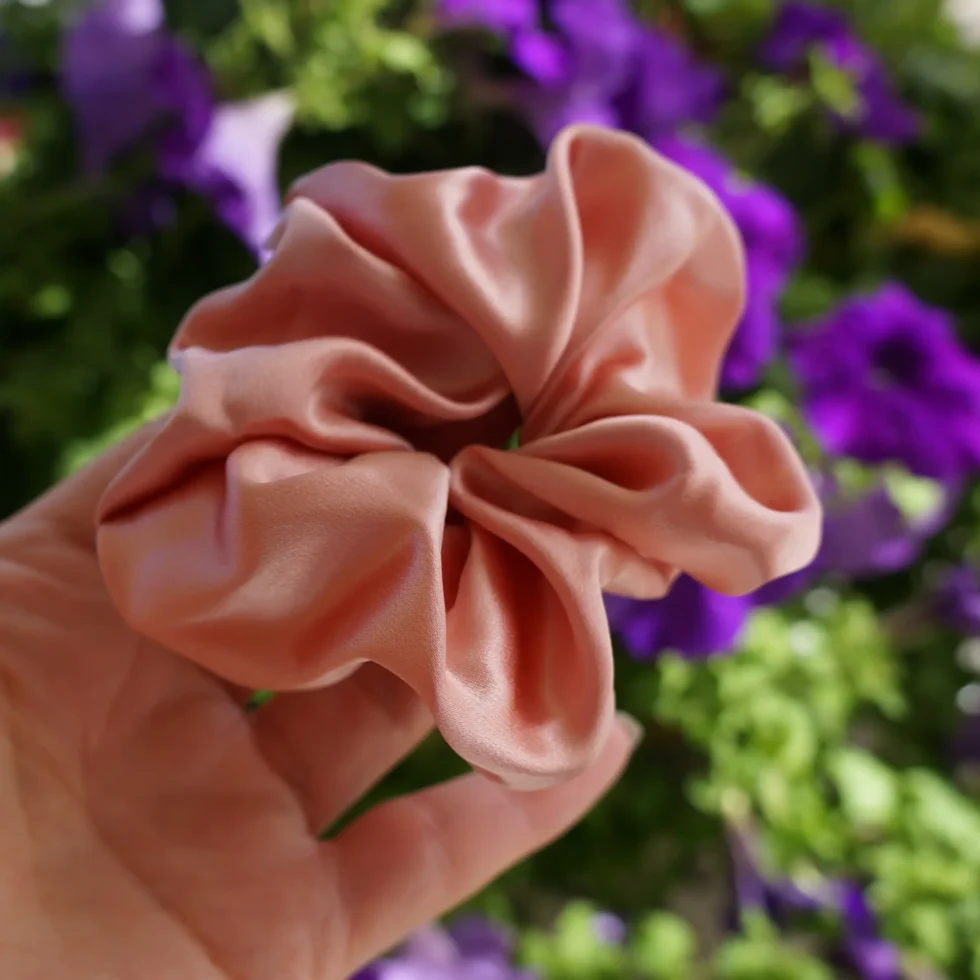 Natural silk hair tie, pink.