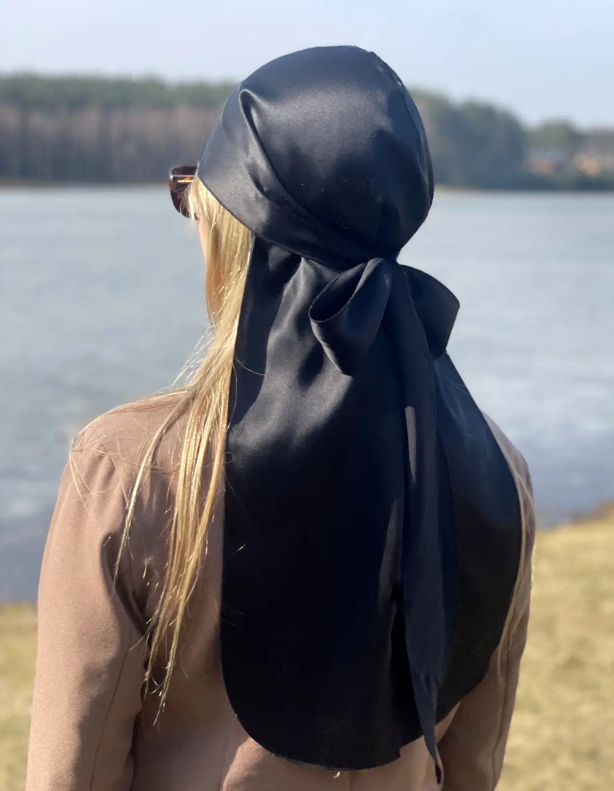 Šilkinė skarelė su ilgais raišteliais - juoda, natūralus šilkas 1