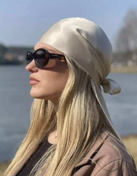 Šilkinė skarelė su ilgais raišteliais – rusva šampano