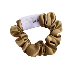 Pkauku gumyte naturalaus silko, aukso spalvos, vidutinio dydzio