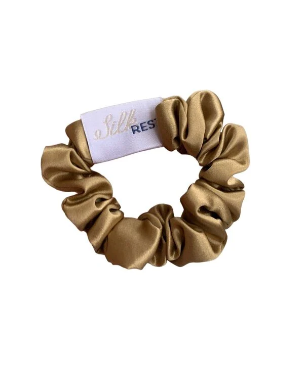 Pkauku gumyte naturalaus silko, aukso spalvos, vidutinio dydzio