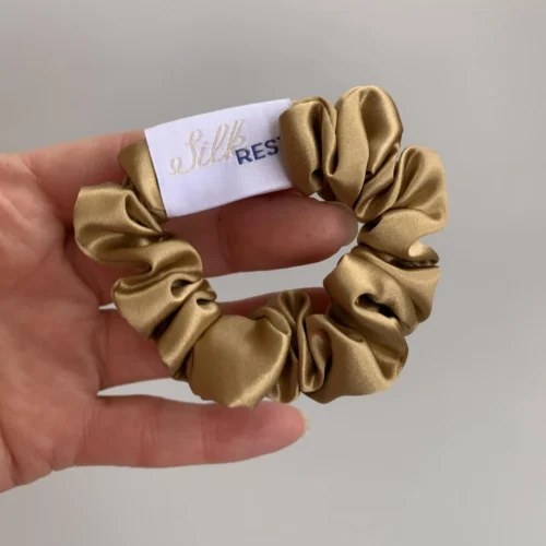Šilkine gumytė plaukams,minkšta, aukso spalvos spalvoas, silkrest.eu