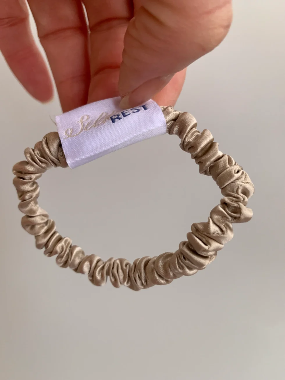 Šilkine gumytė plaukams,plona, aukso spalvos spalvoas, silkrest.eu,MINI