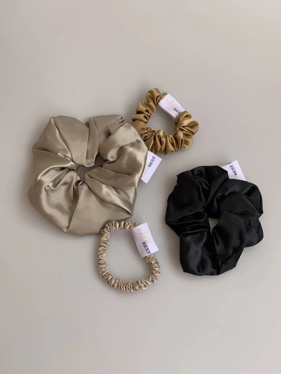 Šilkine gumytė plaukams, juodos, šampano spalvoas